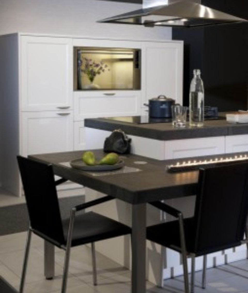 Robuuste keuken met eettafel 