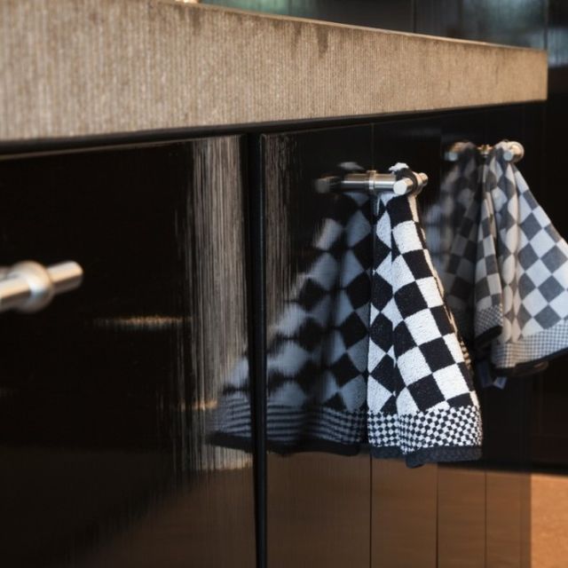 Robuuste keuken met keukendoek