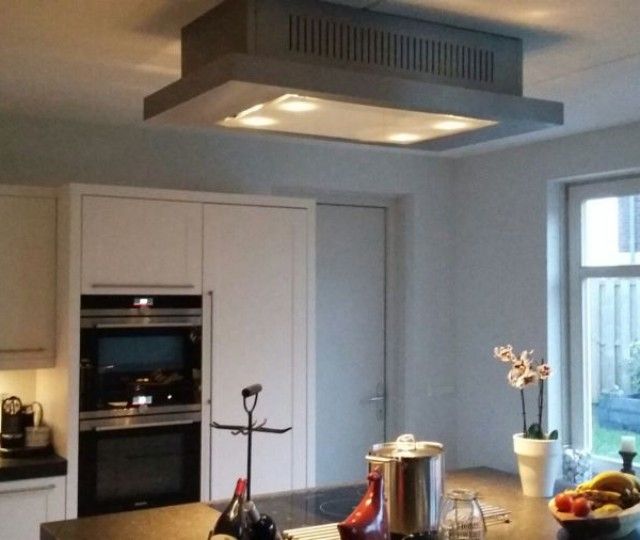 Strakke keuken met modern aanrecht