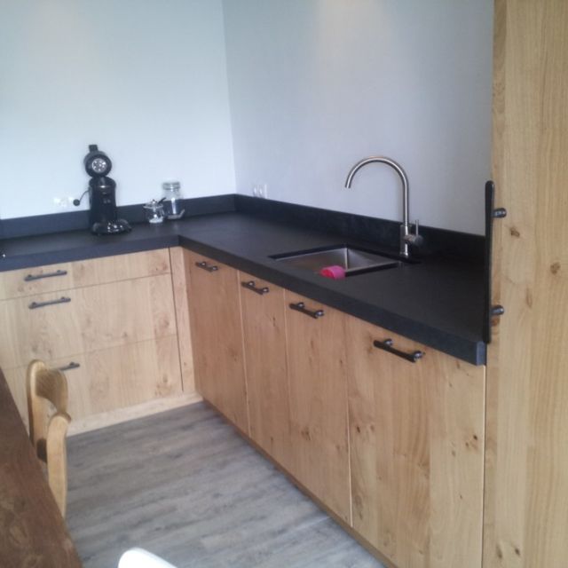Gezellige keuken met houtlook