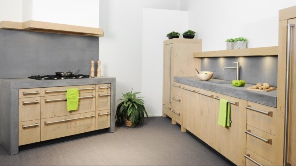 Nostalgische keuken met groene accessoires 