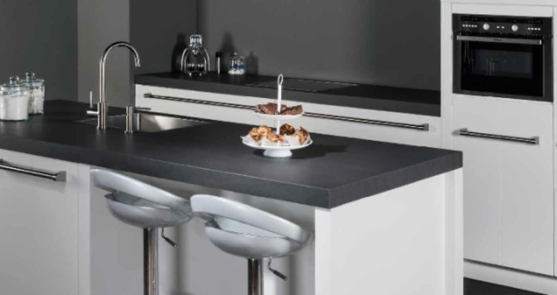 Moderne keuken met grijstinten