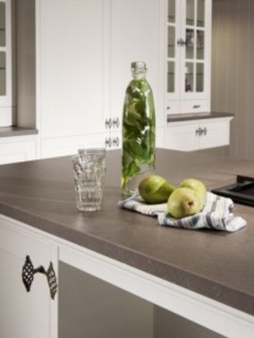 Robuuste keuken met betonlook