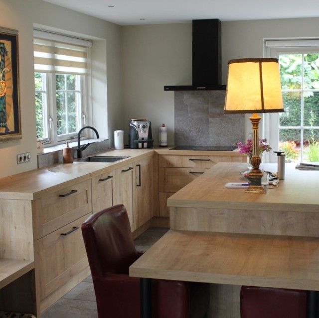 Keuken met gezellige eettafel